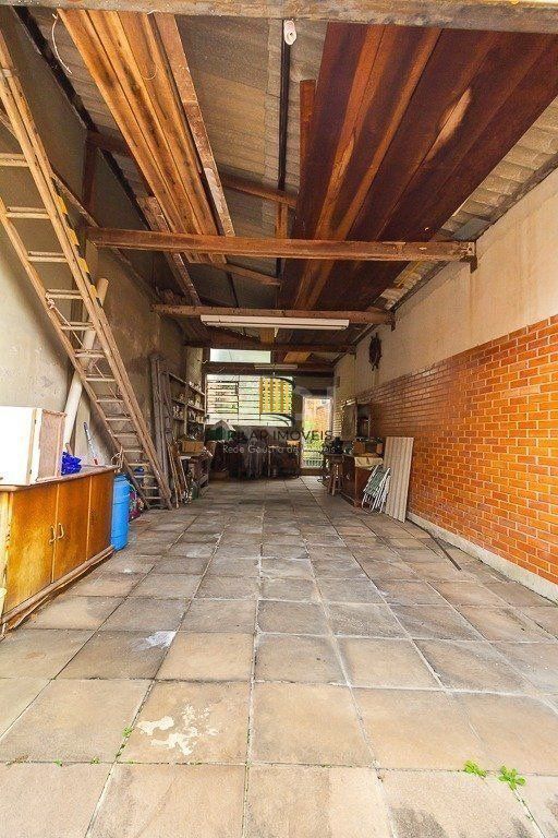 Casa para Venda - 350m², 3 dormitórios, sendo 2 suites, 5 vagas - Santo Antonio