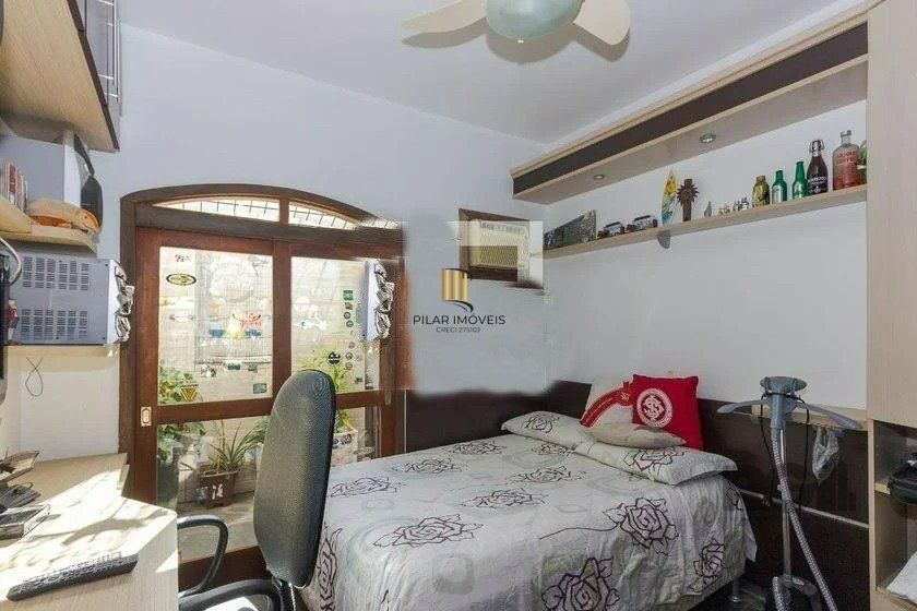 Casa 4 dormitórios no bairro Passo da Areia