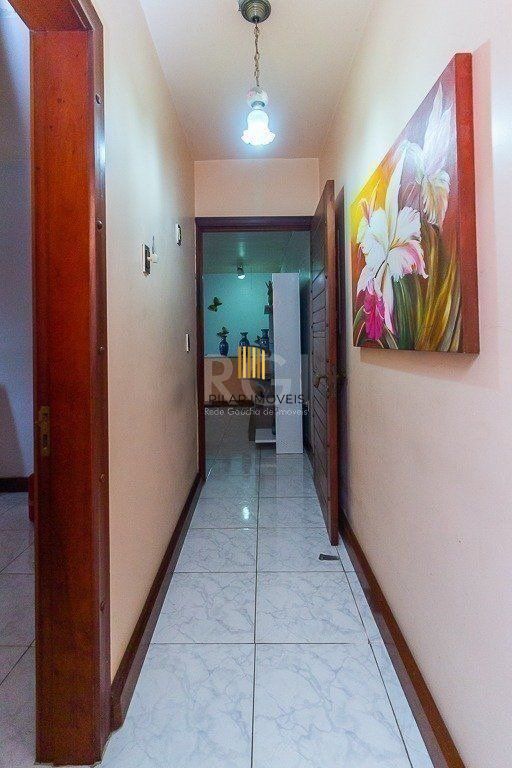 Casa para Venda - 350m², 3 dormitórios, sendo 2 suites, 5 vagas - Santo Antonio