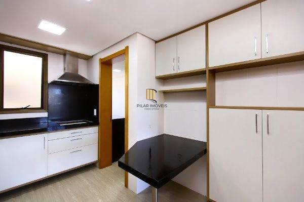 LINDO APARTAMENTO NO MENINO DEUS com 116 M PRIVATIVOS ANDAR ALTO, 3 DORMITÓRIOS COM SUÍTE E 2 VAGAS INDIVIDUAIS ESCRITURADAS E COBERTAS