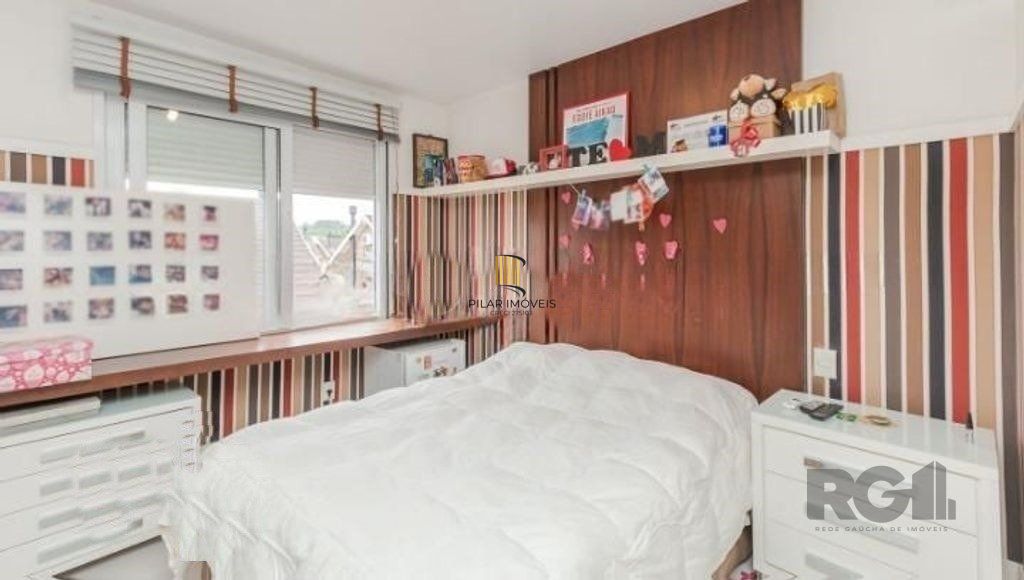 Casa de Condomínio 4 dormitórios no bairro Jardim Carvalho