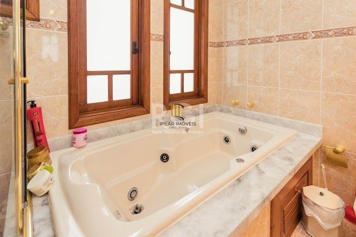 Casa para Venda - 304m², 4 dormitórios, sendo 1 suites, 3 vagas - Jardim Lindóia