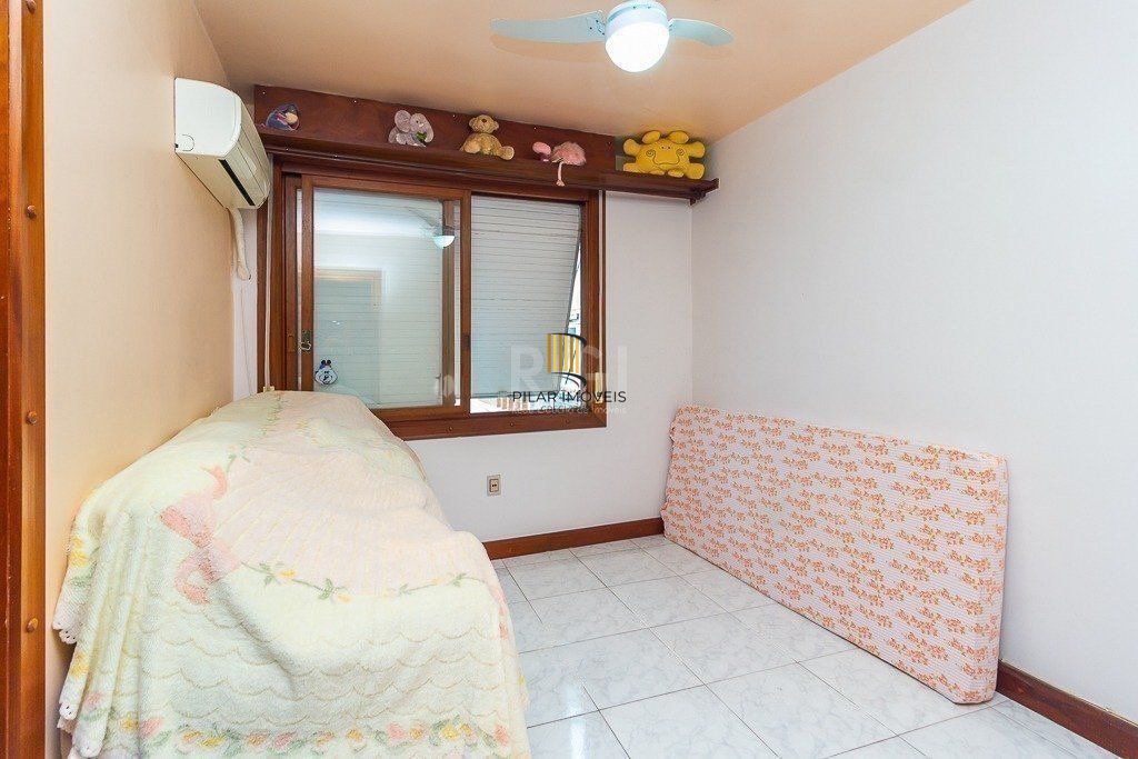 Casa para Venda - 350m², 3 dormitórios, sendo 2 suites, 5 vagas - Santo Antonio