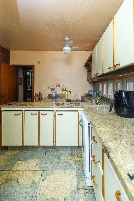 Casa para Venda - 350m², 3 dormitórios, sendo 2 suites, 5 vagas - Santo Antonio