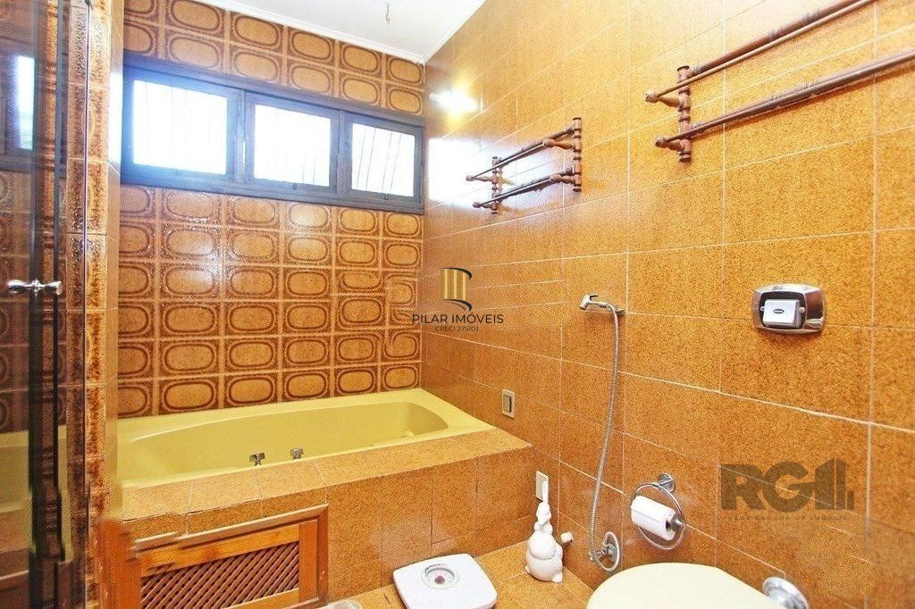 Casa 4 dormitórios no bairro Três Figueiras