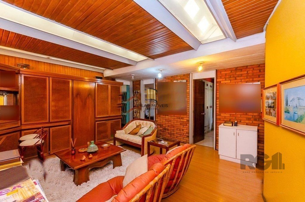 Casa 4 Dormitório(s) Bairro Chácara das Pedras