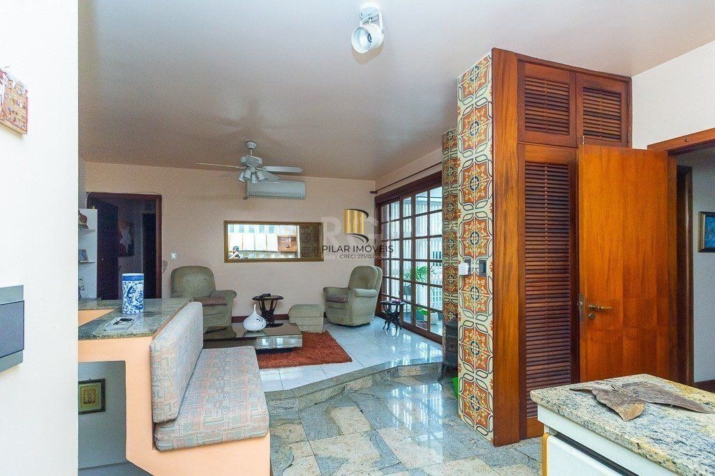 Casa para Venda - 350m², 3 dormitórios, sendo 2 suites, 5 vagas - Santo Antonio