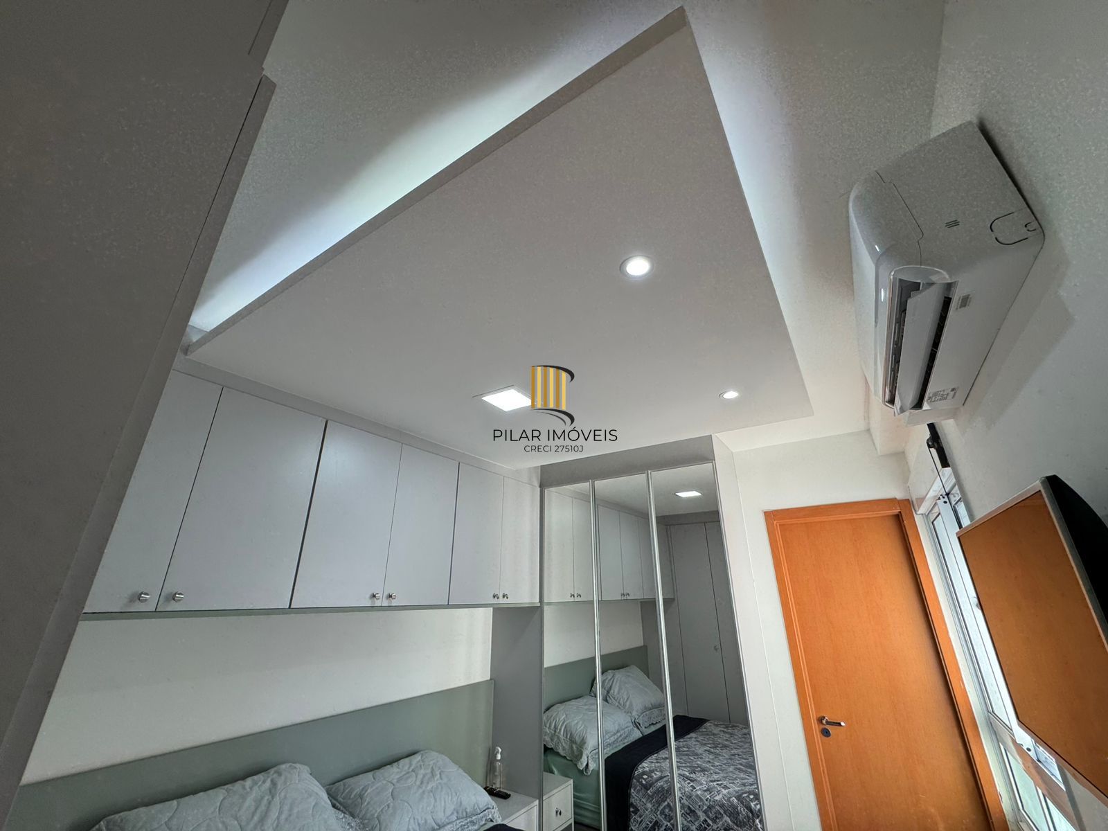 Apartamento com 54m², 2 quartos, 1 suíte, 2 vagas, no bairro Jardim Carvalho em Porto Alegre