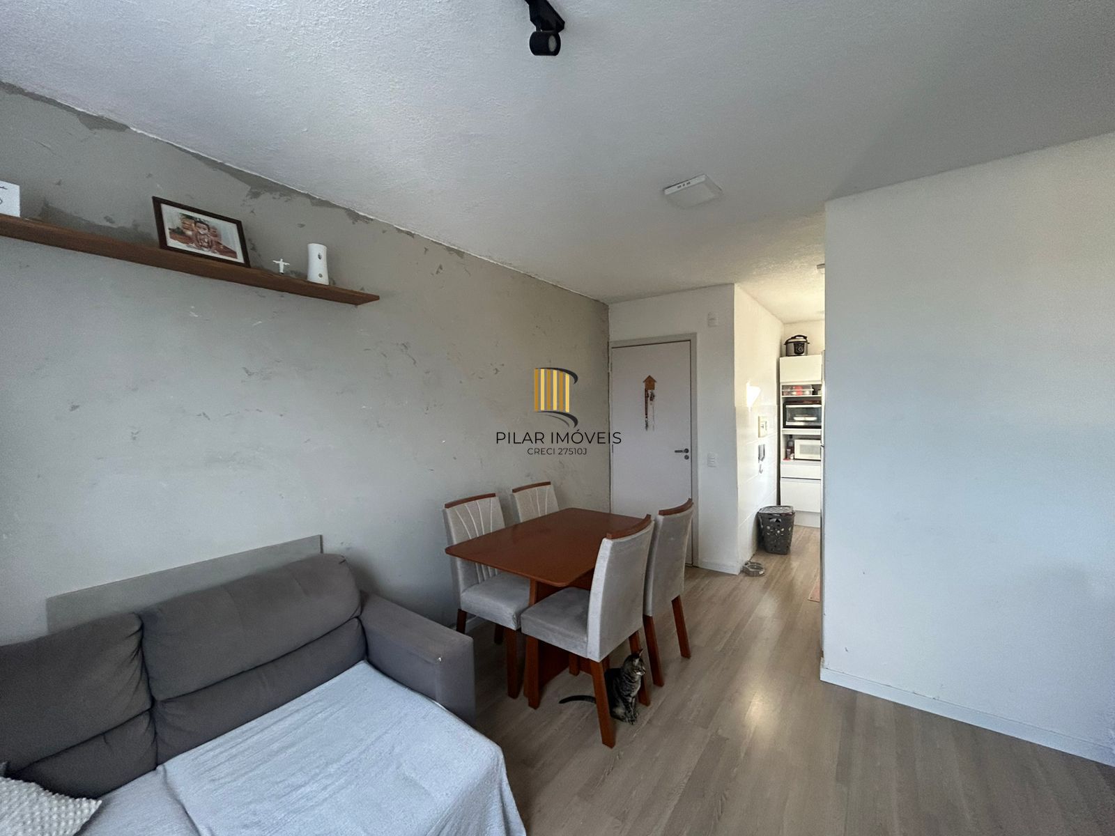 APARTAMENTO SEMI MOBILIADO
