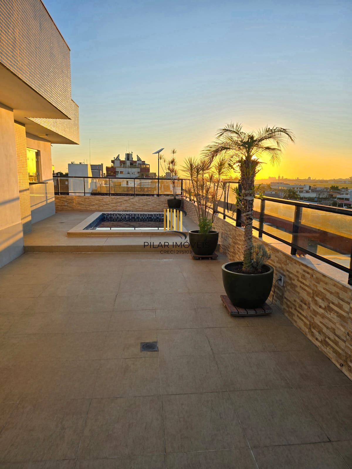 Cobertura incrível no condomínio Ibiza!