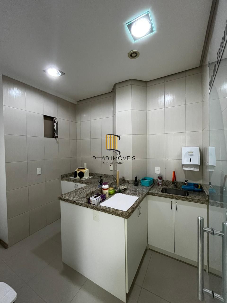 SALA COMERCIAL EM FRENTE A PREFEITURA EM PORTO ALEGRE