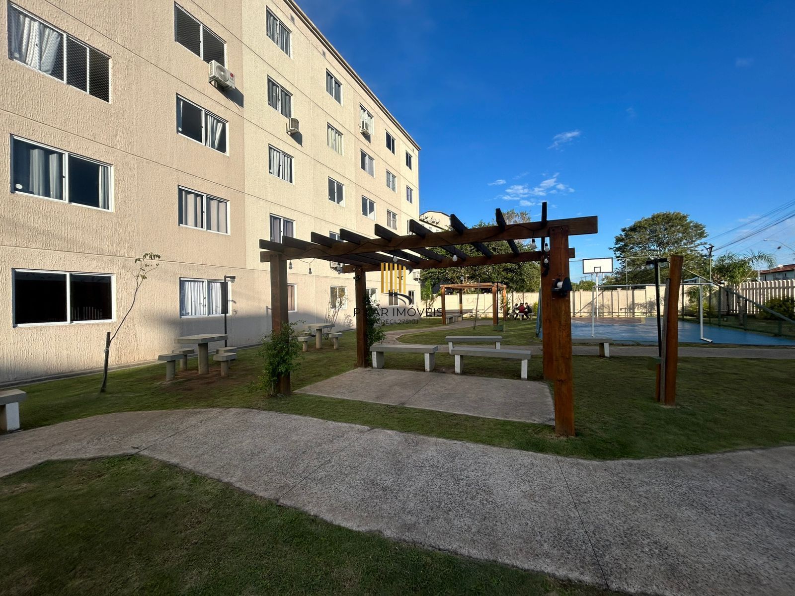 APARTAMENTO SEMI MOBILIADO