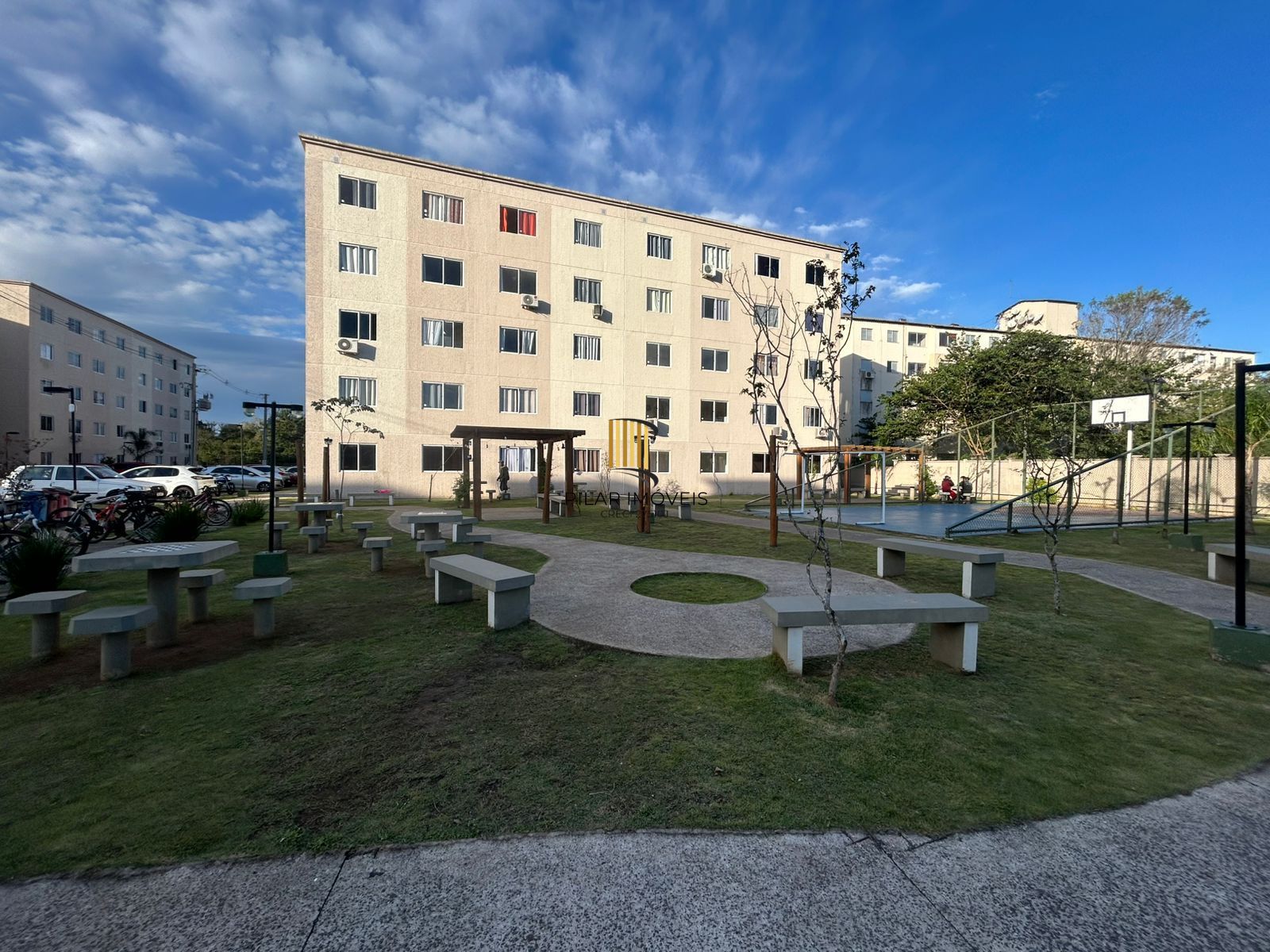 APARTAMENTO SEMI MOBILIADO