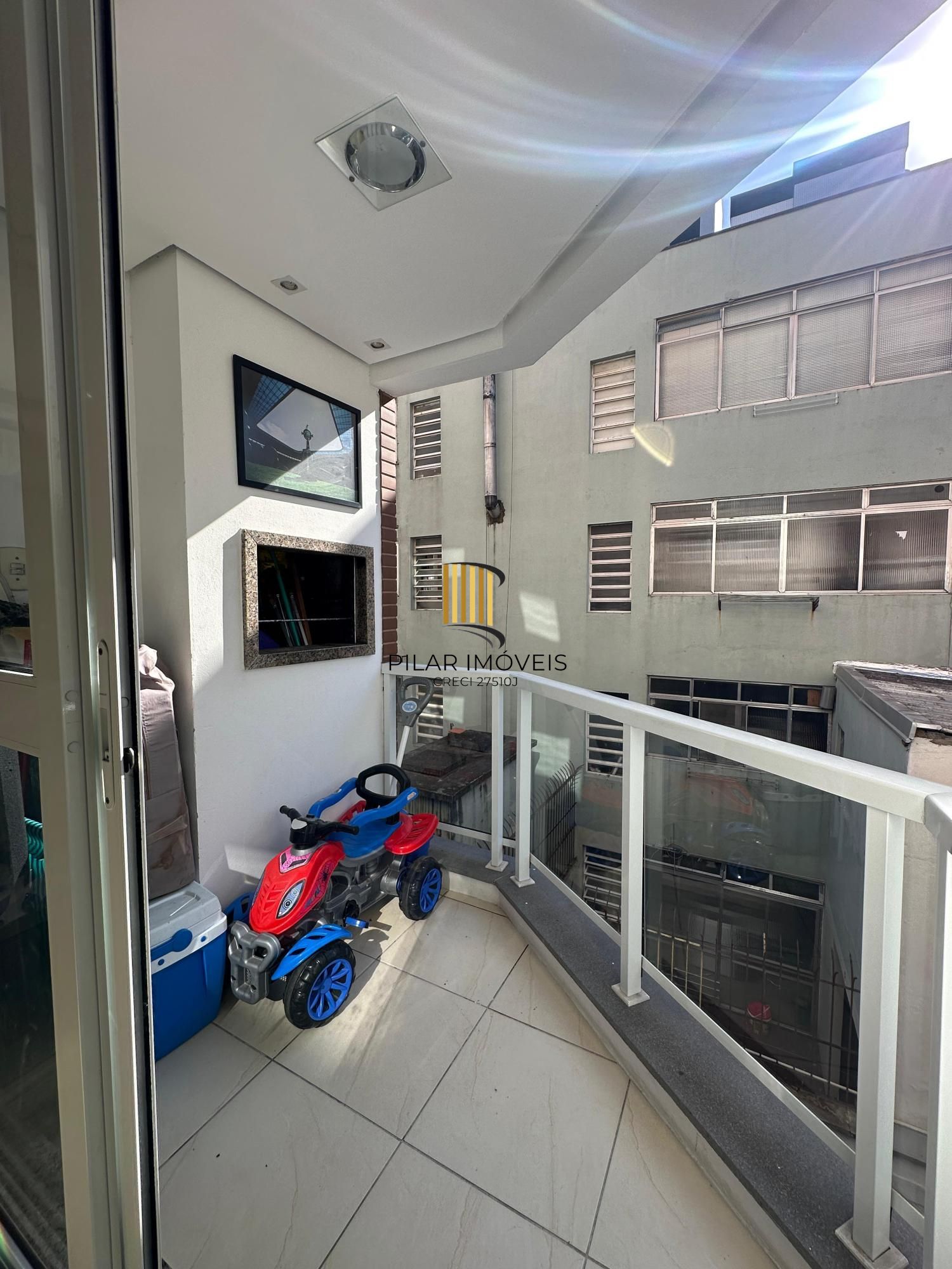 Apartamento Semimobiliado à Venda no Bairro Passo da Areia- Res. Saint Raphael