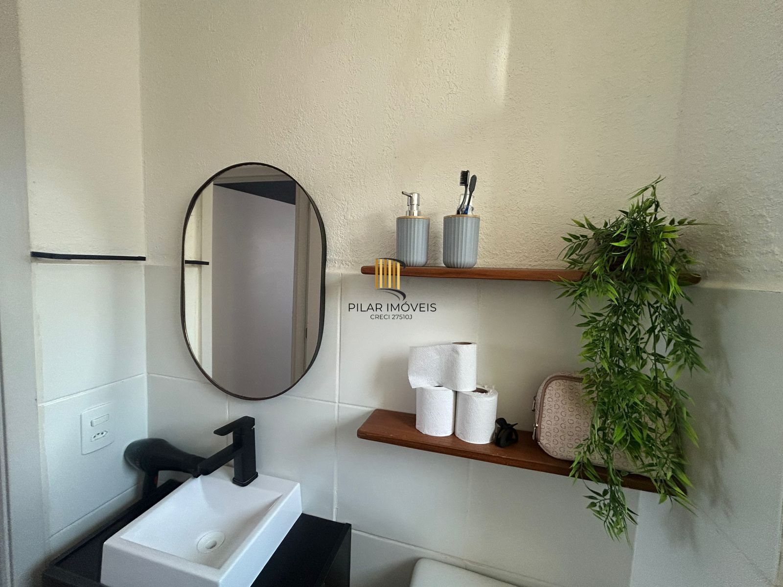 APARTAMENTO SEMI MOBILIADO