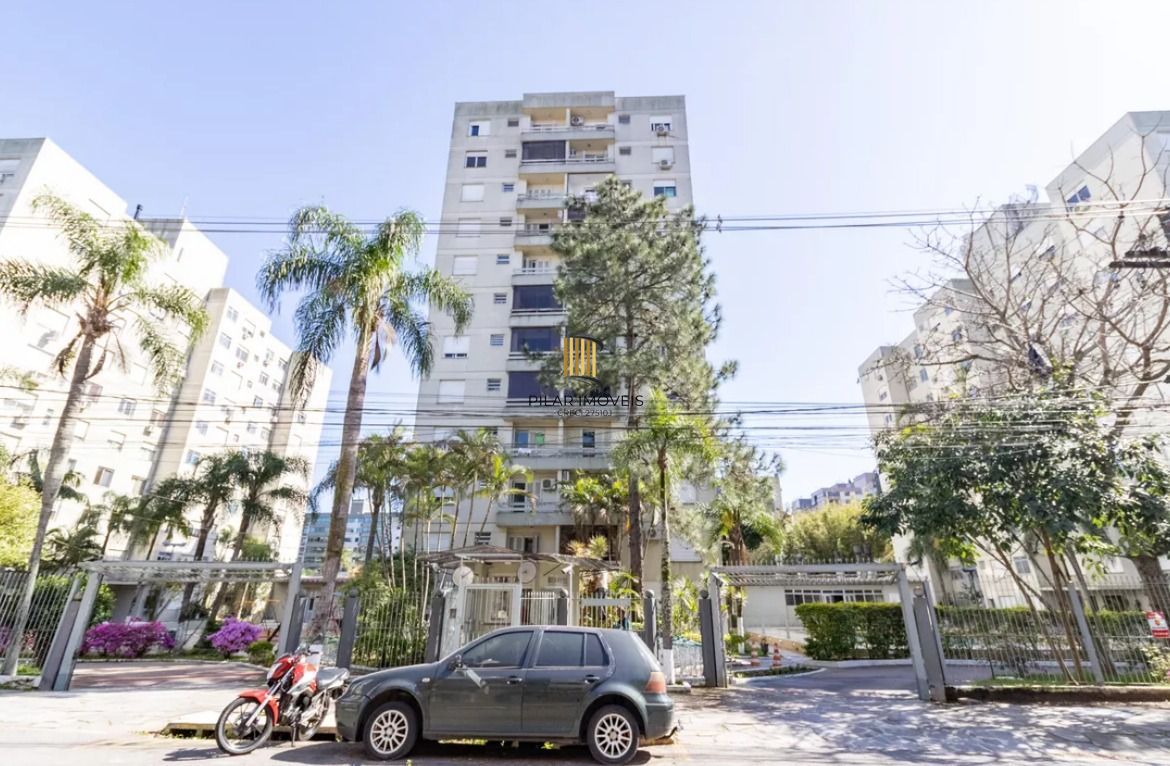 Apartamento reformado no bairro Tristeza com infraestrutura completa.