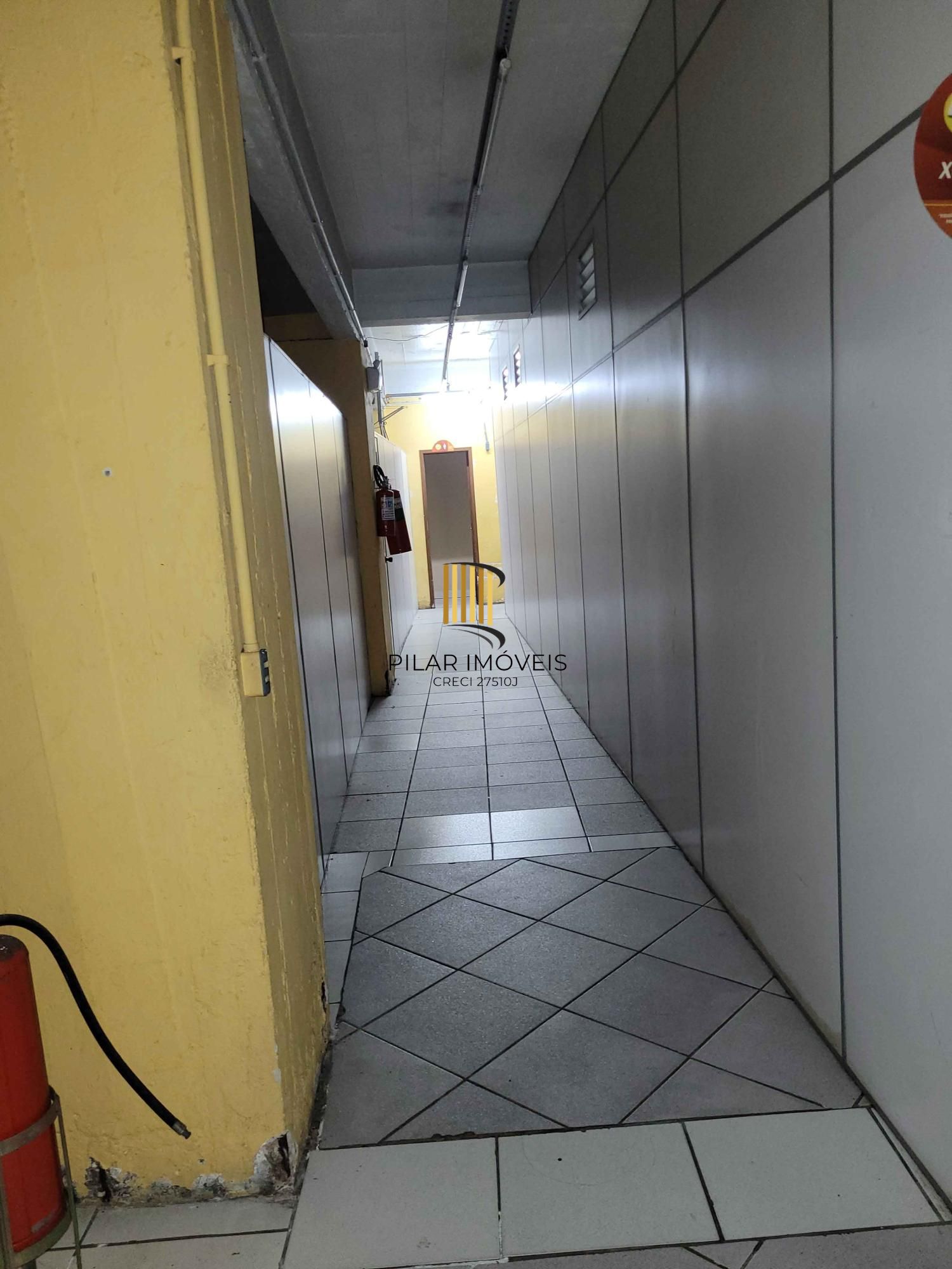 🏙️ Loja térrea para locação na Avenida Farrapos com vaga de estacionamento!