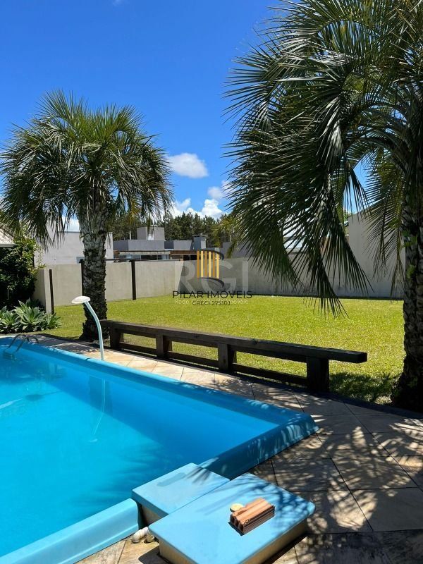 Casa para Venda - 320m², 4 dormitórios, sendo 2 suites, 3 vagas - Centro