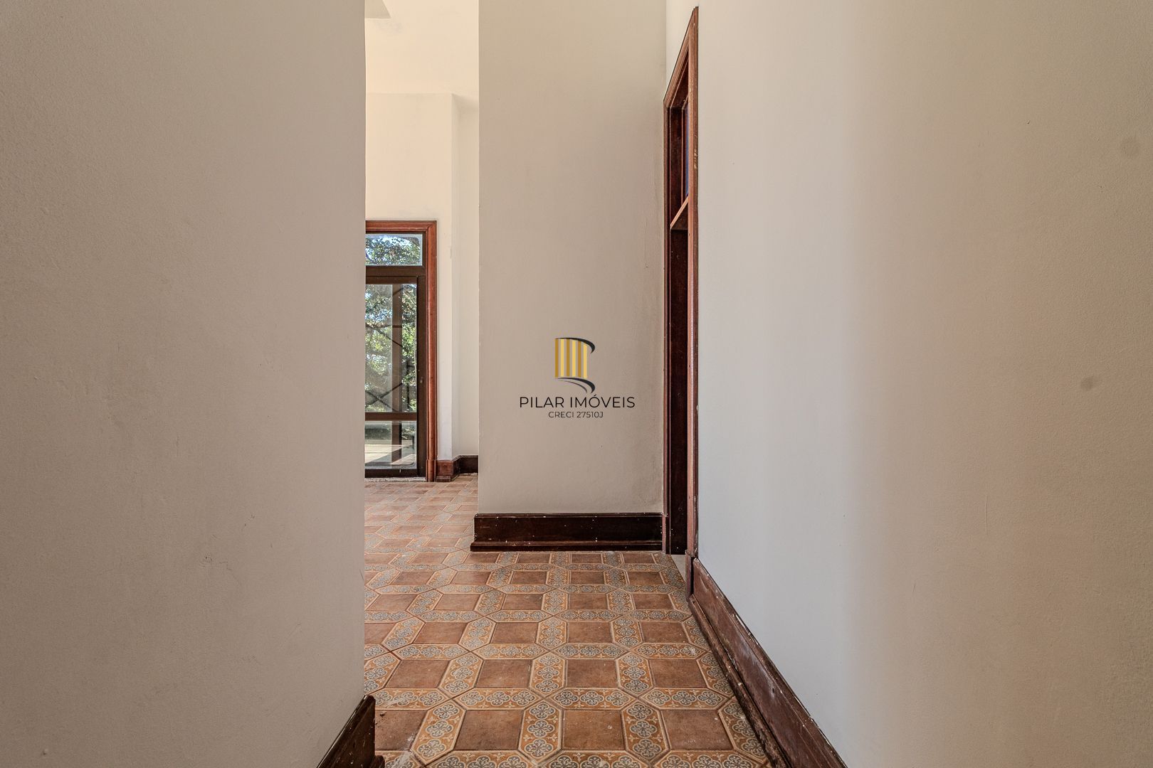 Casa para Venda - 1000m², 5 dormitórios, sendo 5 suites, 8 vagas - Teresópolis