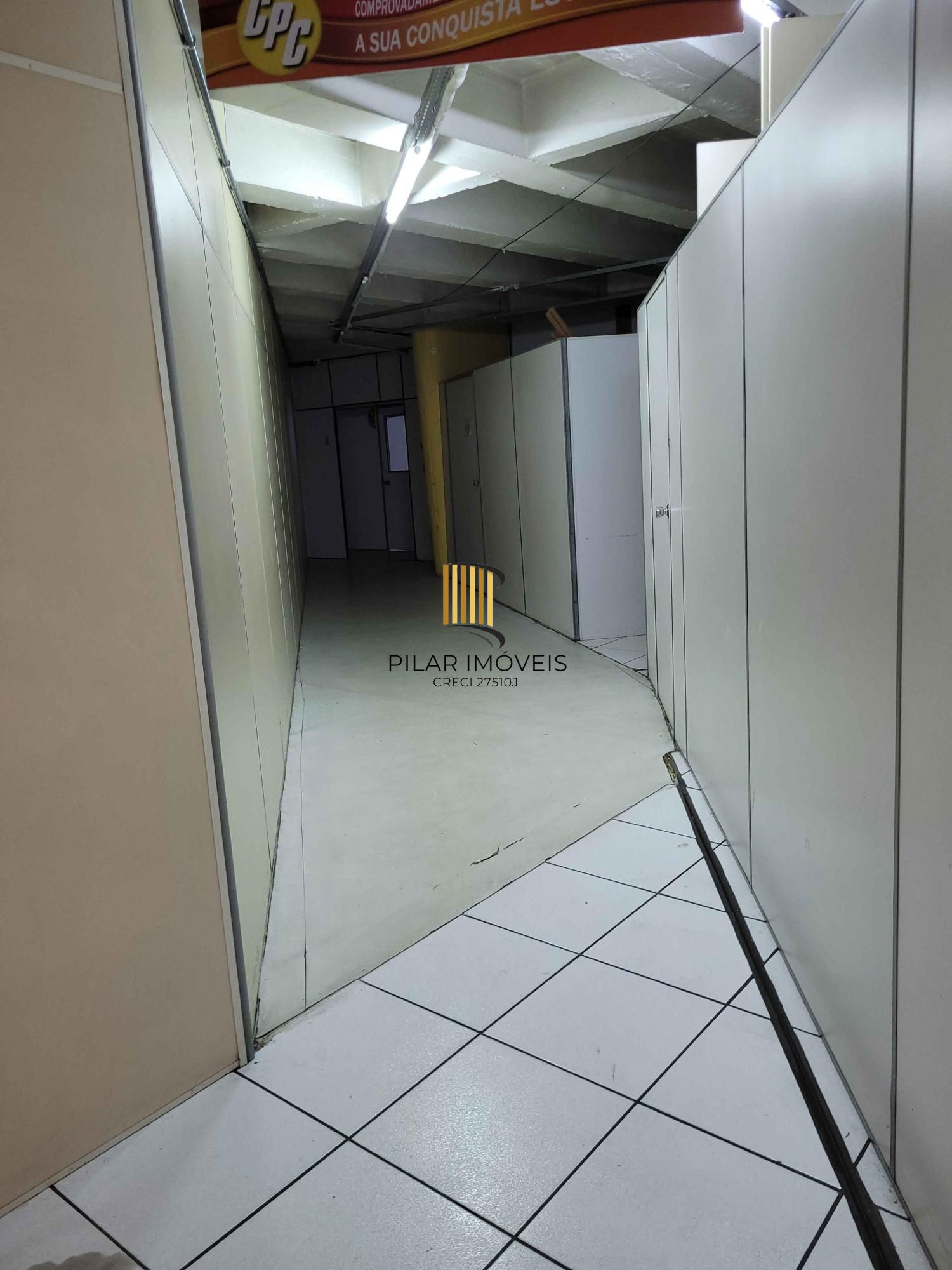 🏙️ Loja térrea para locação na Avenida Farrapos com vaga de estacionamento!