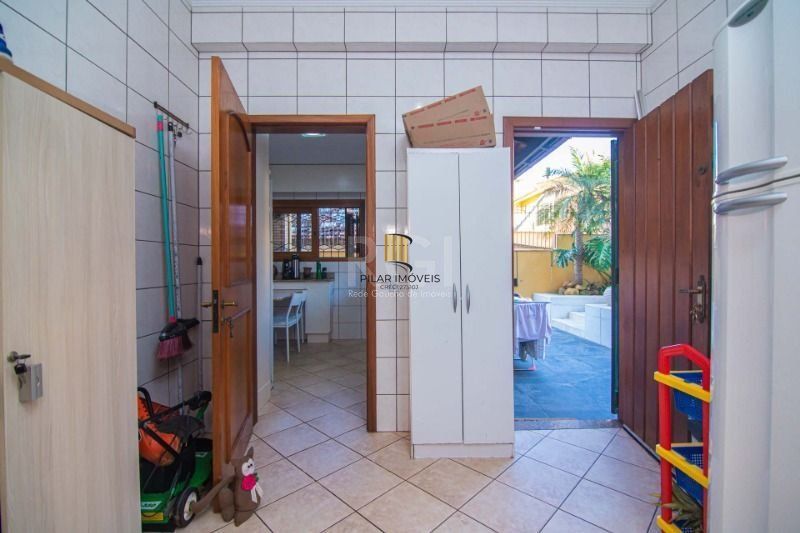 Casa 3 dormitórios no bairro Nonoai