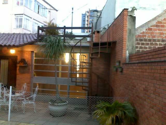 Casa para Venda - 350m², 3 dormitórios, sendo 1 suites, 2 vagas - São João