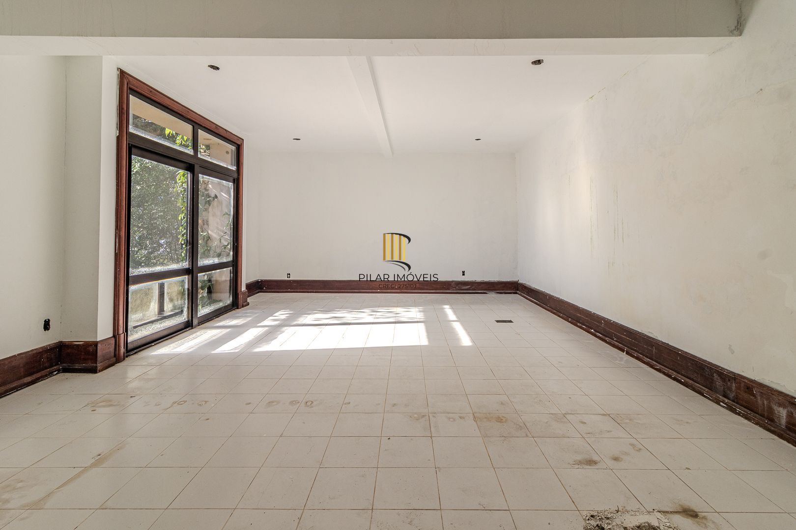 Casa para Venda - 1000m², 5 dormitórios, sendo 5 suites, 8 vagas - Teresópolis