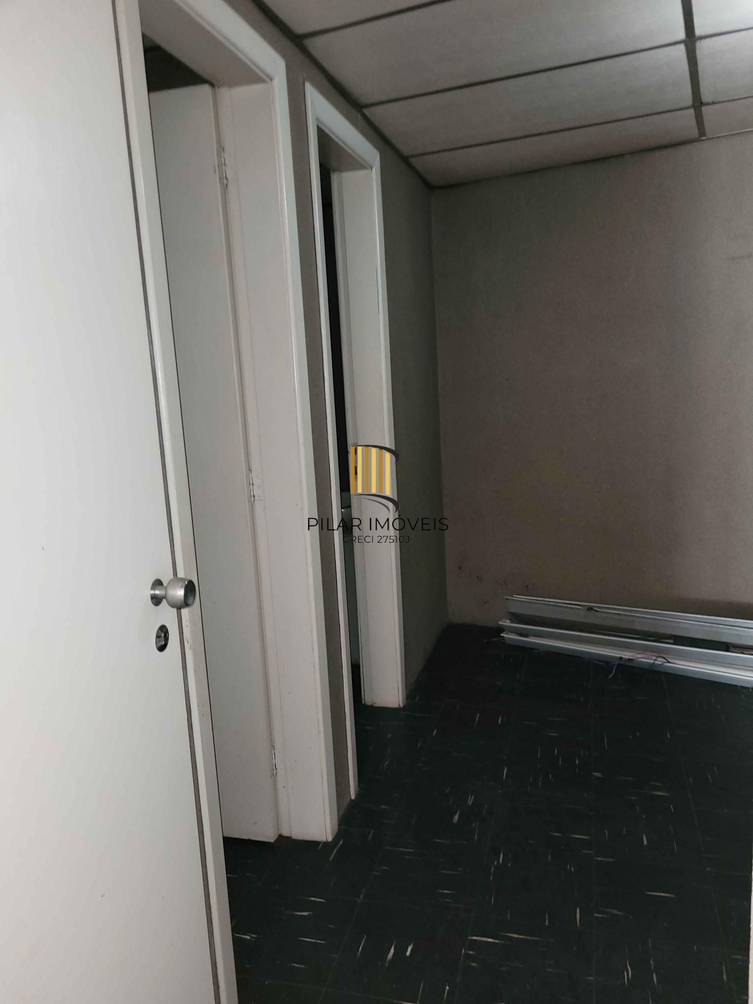 🏢 Conjunto de Salas Comerciais na barros cassal esquina Farrapos