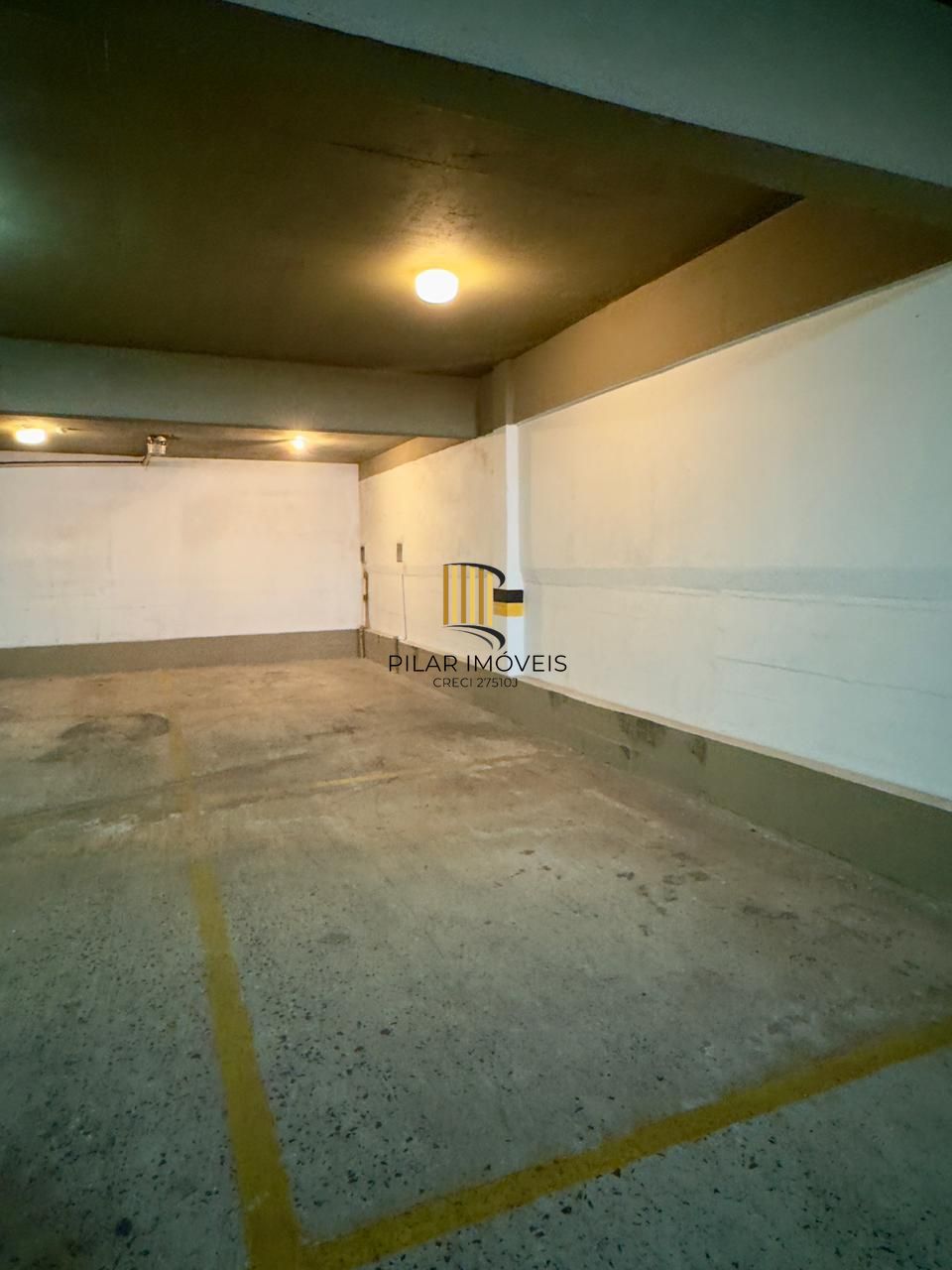 🚨 Oportunidade! Sala com garagem dupla na Cristóvão!