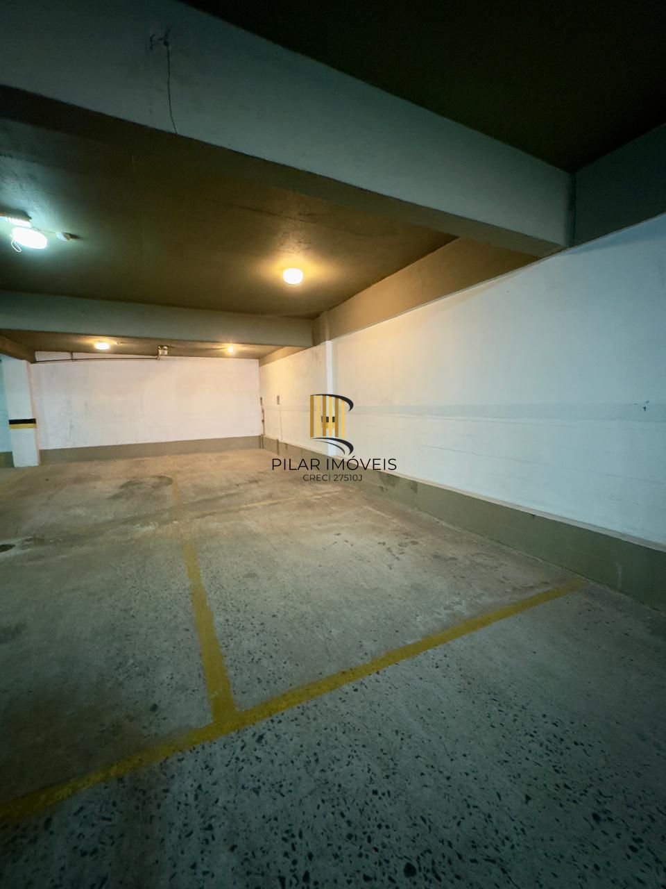 🚨 Oportunidade! Sala com garagem dupla na Cristóvão!