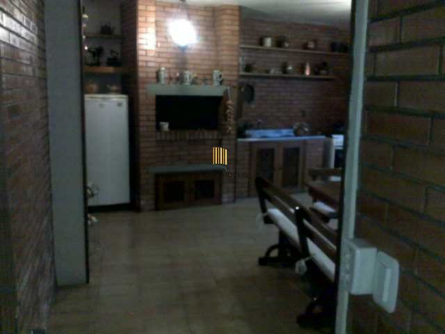 Casa para Venda - 350m², 3 dormitórios, sendo 1 suites, 2 vagas - São João