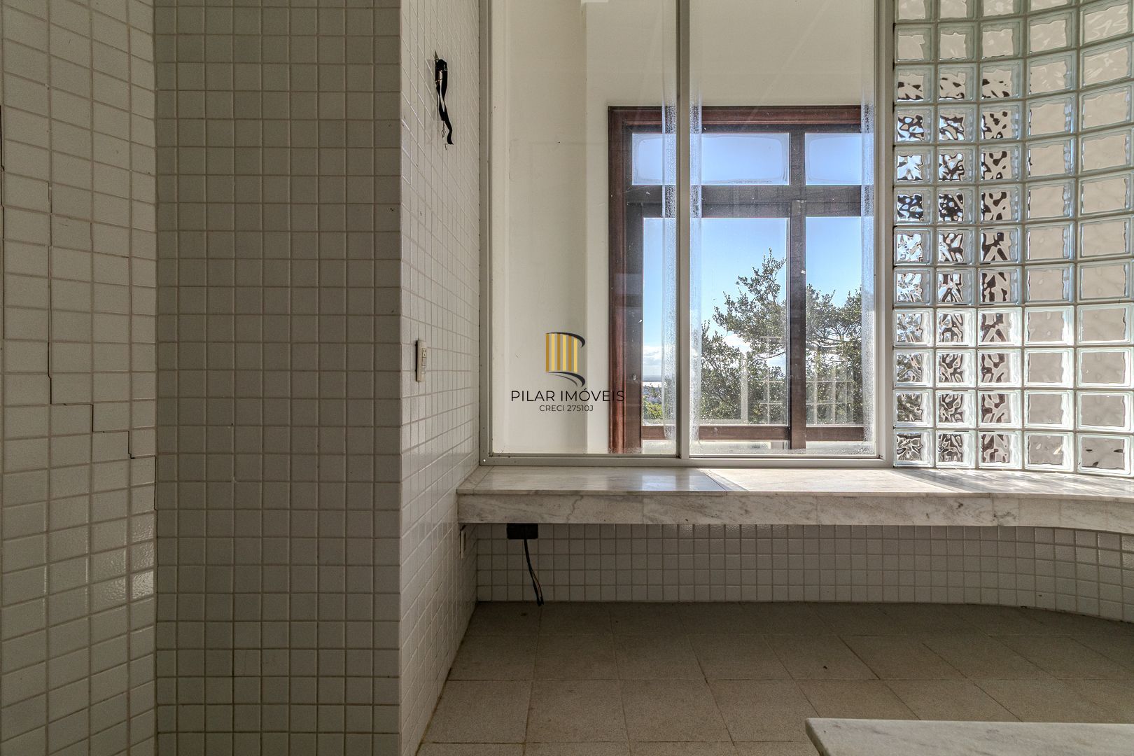 Casa para Venda - 1000m², 5 dormitórios, sendo 5 suites, 8 vagas - Teresópolis