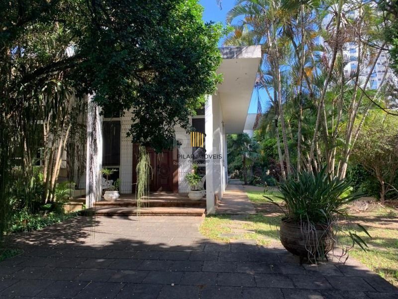 Casa 6 dormitórios no bairro Centro