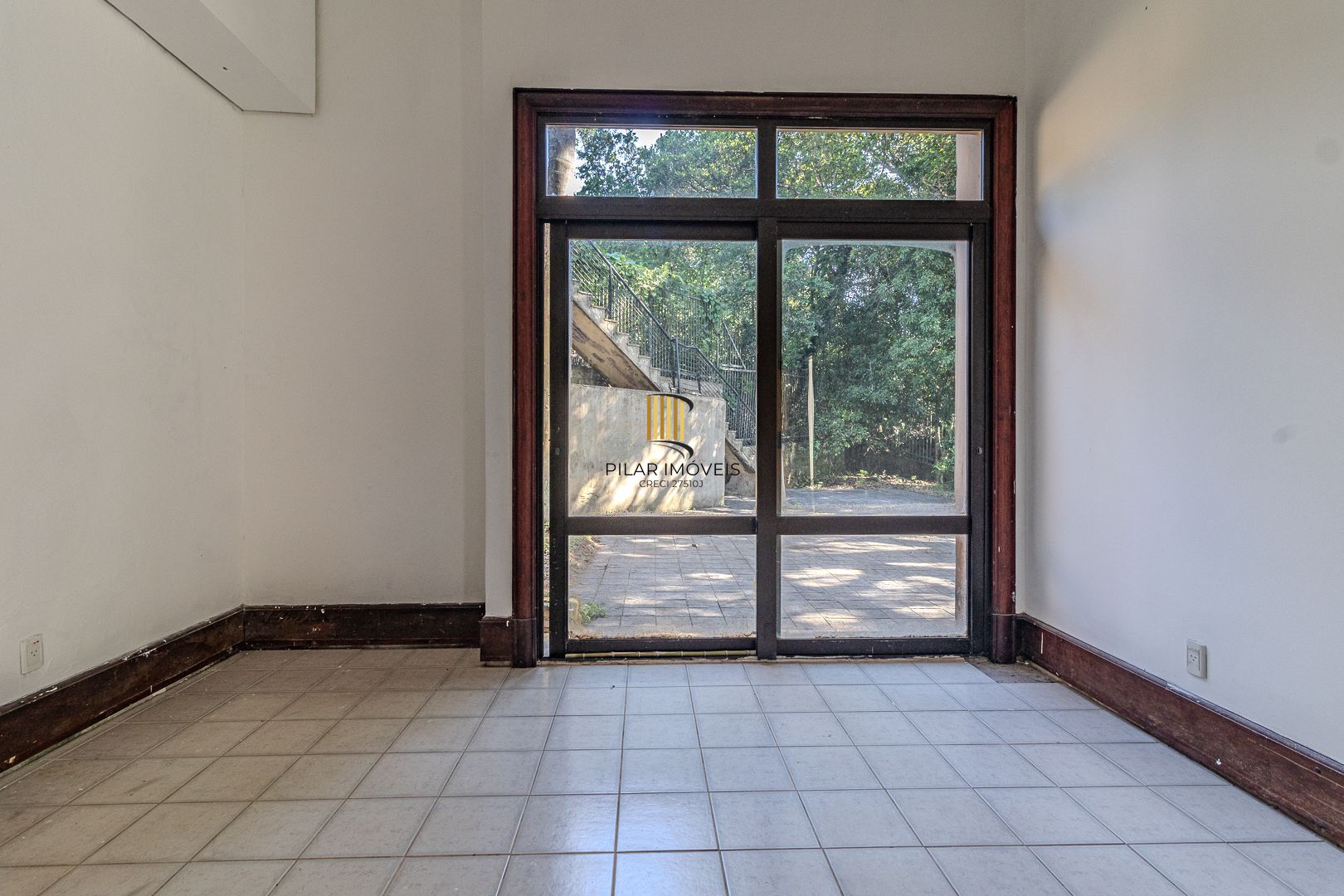 Casa para Venda - 1000m², 5 dormitórios, sendo 5 suites, 8 vagas - Teresópolis