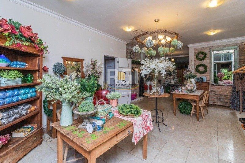 Casa para Venda - 490m², 3 dormitórios, sendo 1 suites, Floresta