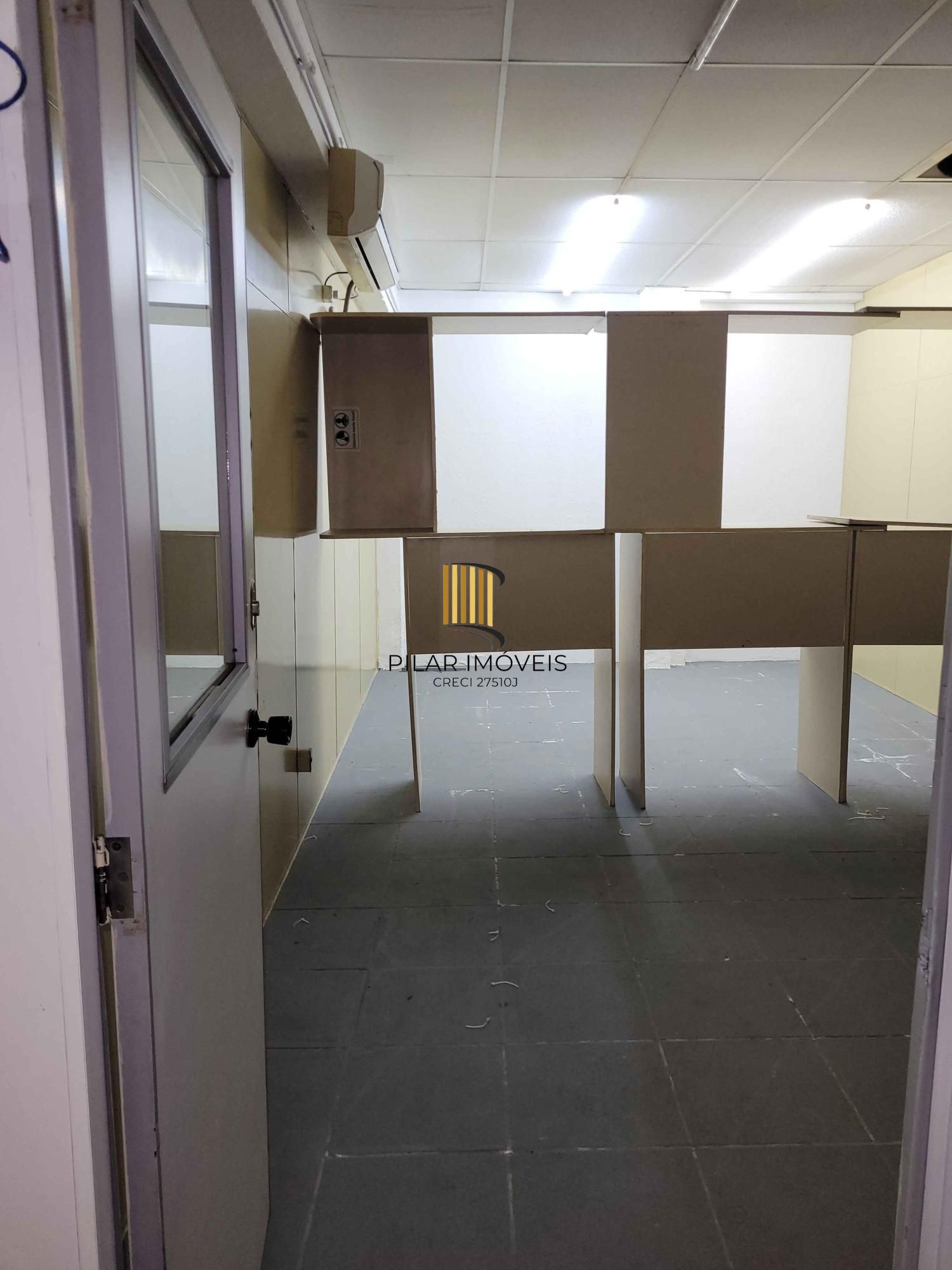 🏙️ Loja térrea para locação na Avenida Farrapos com vaga de estacionamento!