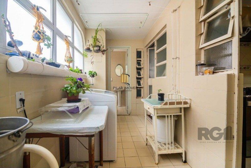 Excelente apartamento de 148m² com 3 dormitórios sendo 1 suíte e 2 vagas. 