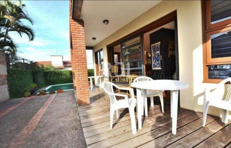 Casa para Venda - 276m², 3 dormitórios, sendo 1 suites, 5 vagas - Medianeira