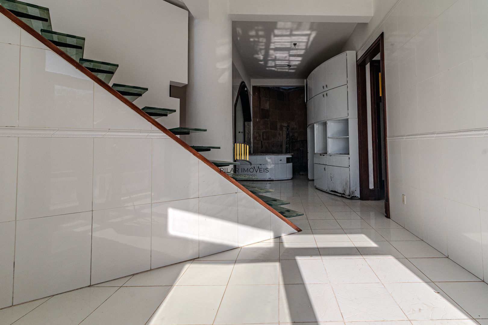 Casa para Venda - 1000m², 5 dormitórios, sendo 5 suites, 8 vagas - Teresópolis