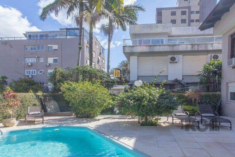 Casa 4 dormitórios no bairro Auxiliadora