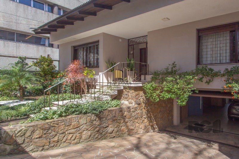 Casa 4 dormitórios no bairro Auxiliadora