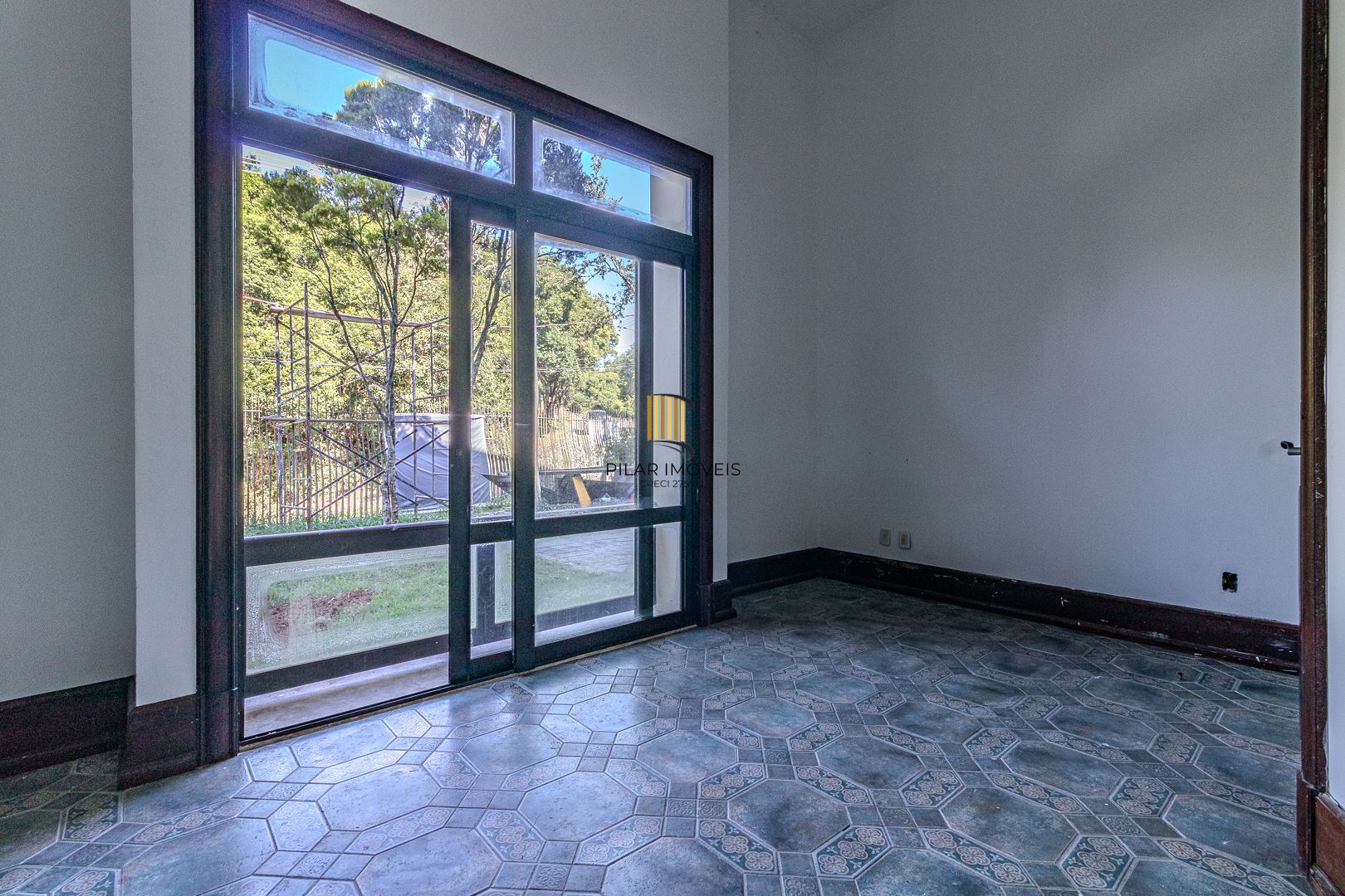 Casa para Venda - 1000m², 5 dormitórios, sendo 5 suites, 8 vagas - Teresópolis