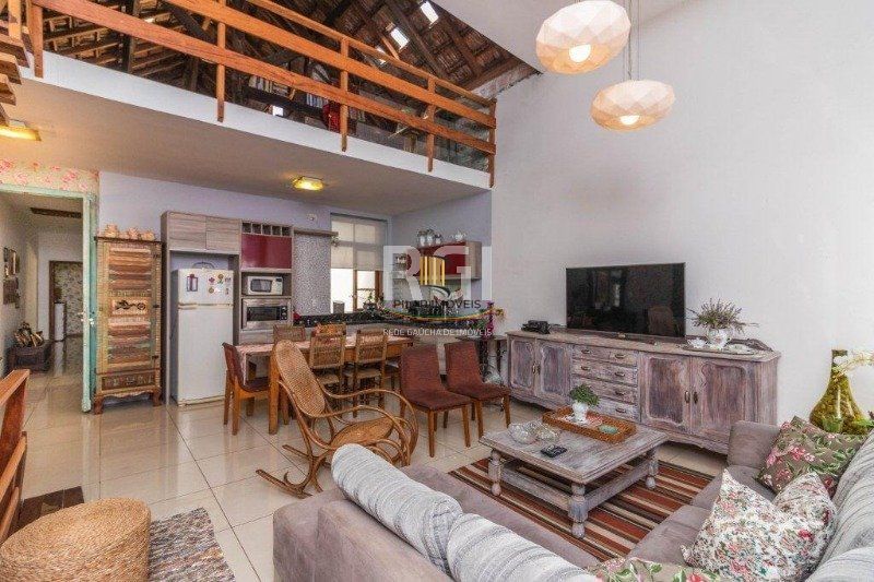 Casa para Venda - 490m², 3 dormitórios, sendo 1 suites, Floresta