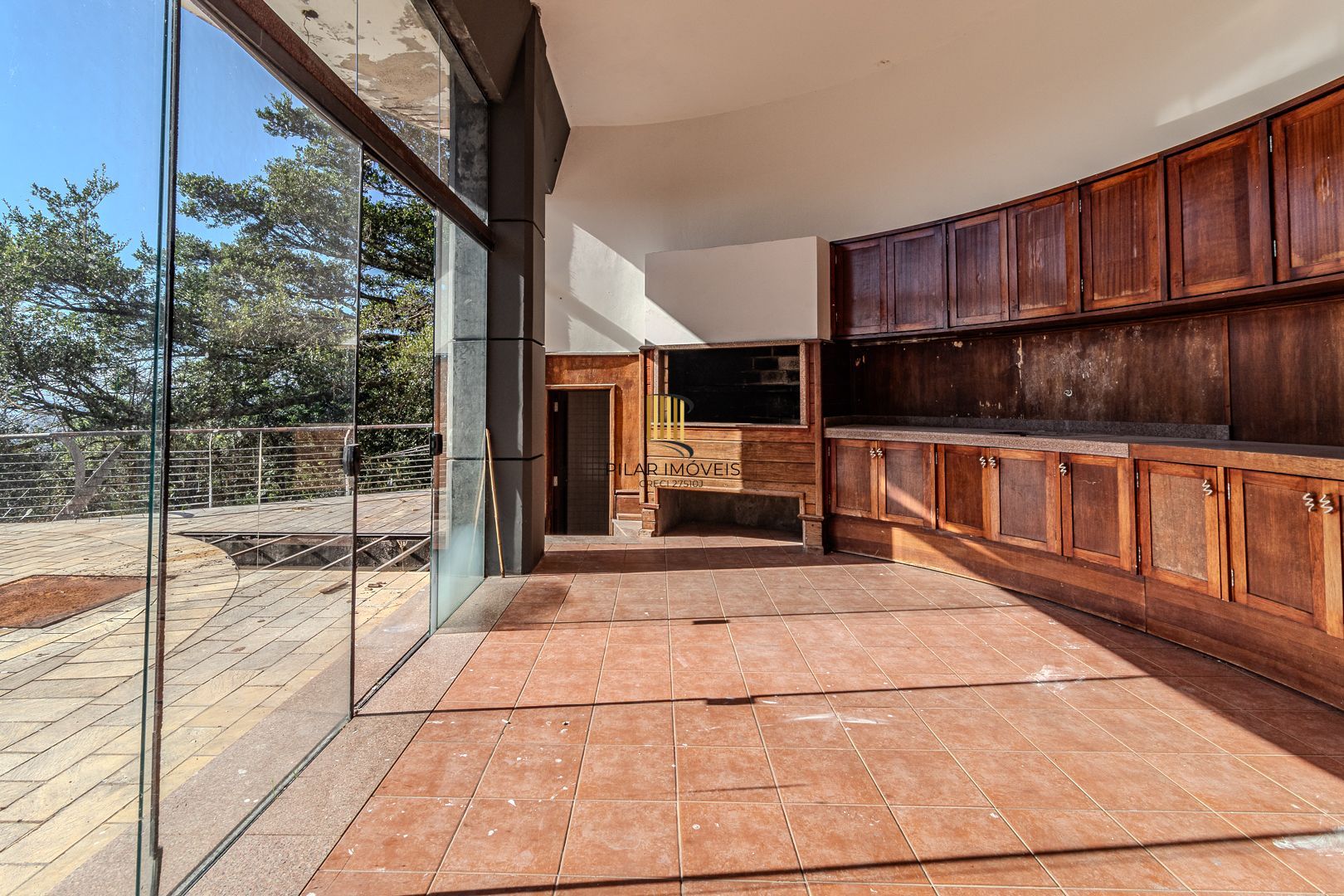 Casa para Venda - 1000m², 5 dormitórios, sendo 5 suites, 8 vagas - Teresópolis
