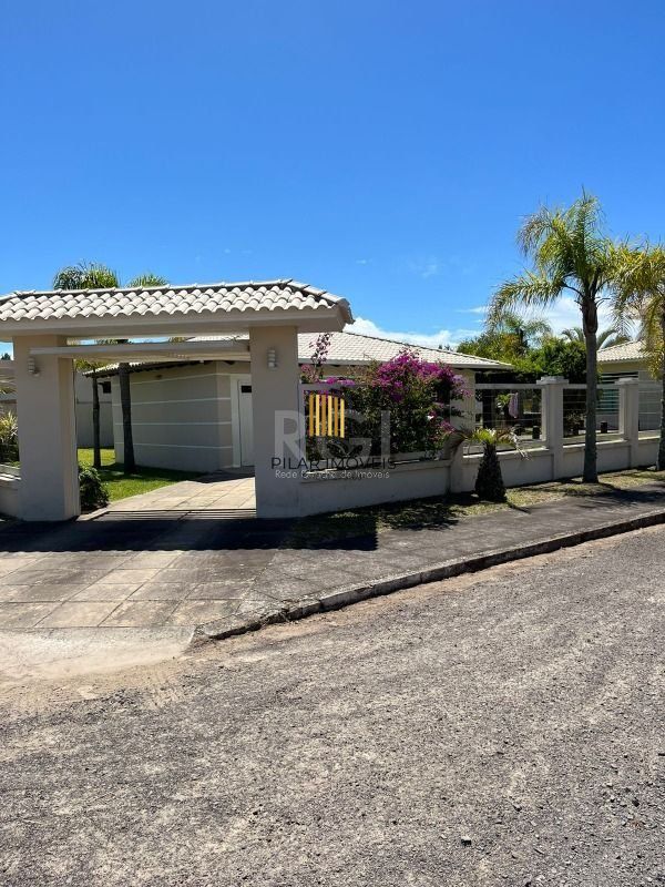 Casa para Venda - 320m², 4 dormitórios, sendo 2 suites, 3 vagas - Centro