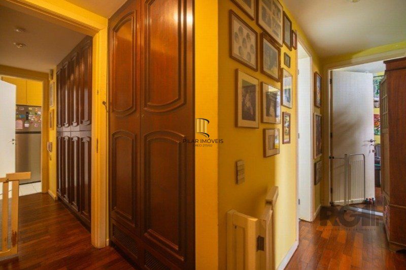 Excelente apartamento de 148m² com 3 dormitórios sendo 1 suíte e 2 vagas. 