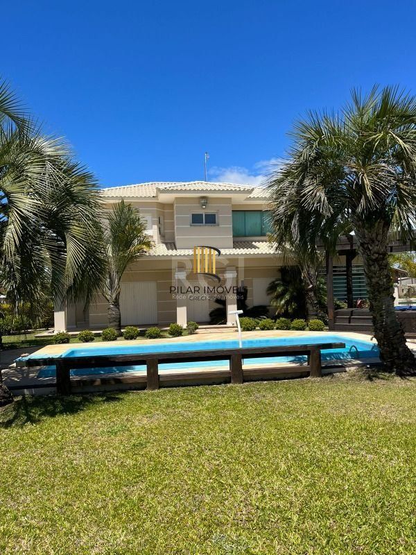 Casa para Venda - 320m², 4 dormitórios, sendo 2 suites, 3 vagas - Centro