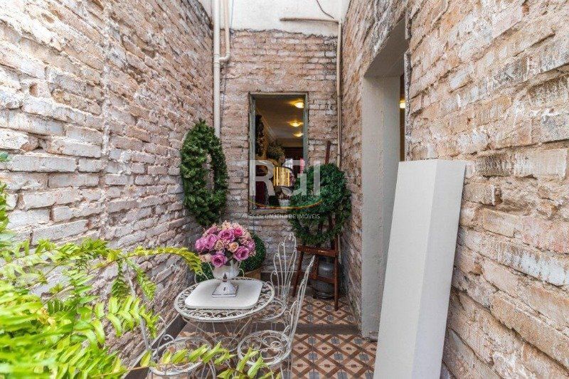 Casa para Venda - 490m², 3 dormitórios, sendo 1 suites, Floresta