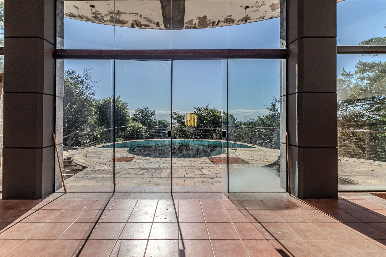 Casa para Venda - 1000m², 5 dormitórios, sendo 5 suites, 8 vagas - Teresópolis