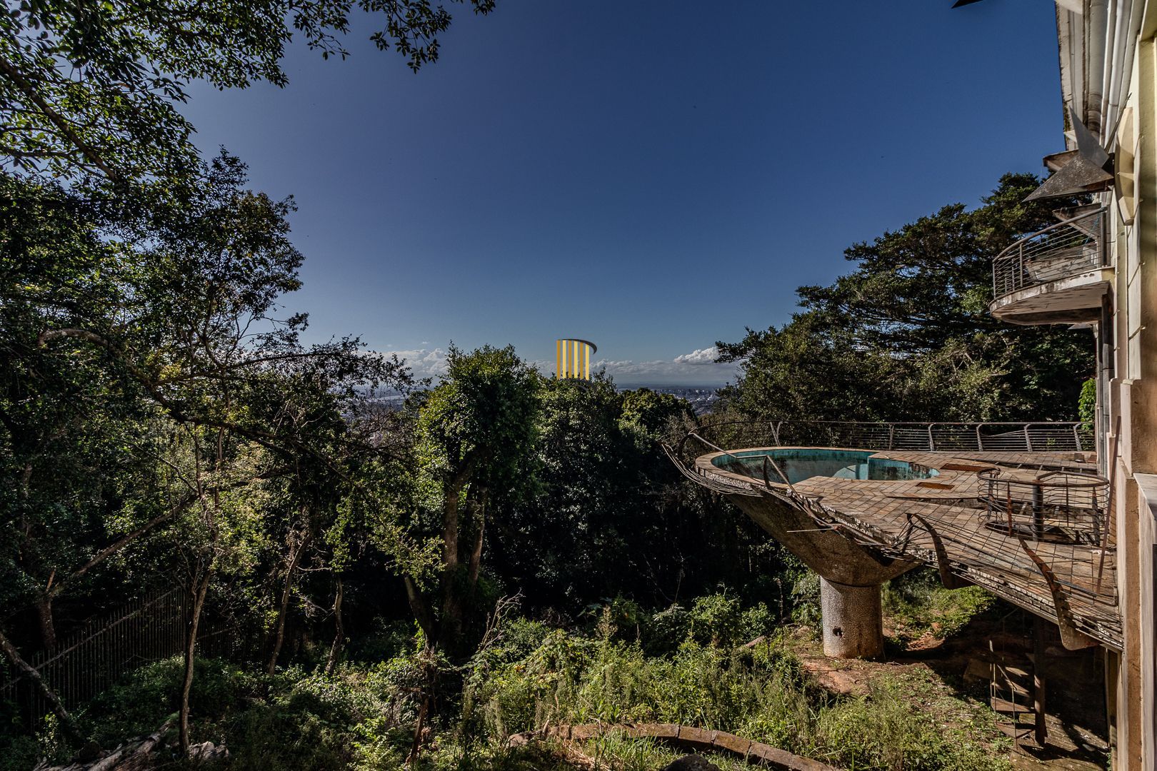 Casa para Venda - 1000m², 5 dormitórios, sendo 5 suites, 8 vagas - Teresópolis